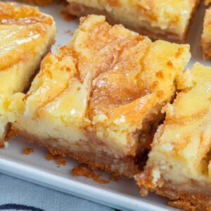 Blender Cinnamon Roll Cheesecake Bars