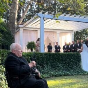 Bride’s 90-Yr-Old Grandfather Beautifully Sings Classic Song As She Walks Down The Aisle.