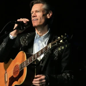 RANDY TRAVIS GAVE AN AMAZING PERFORMANCE JUST THREE YEARS AFTER HAVING A STROKE.