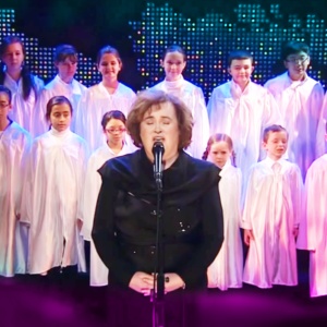 Thanks to her breathtaking performance of “O Holy Night,” Susan Boyle spreads kindness and peace in the audience…