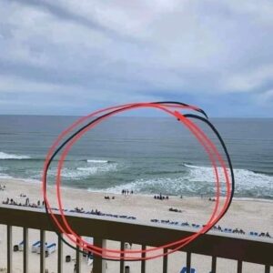 Why you should always avoid entering the sea in this area if you notice currents forming in this manner