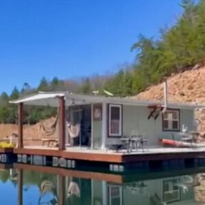 Young couple show how they’ve saved over K by living “frugally” in houseboat each year