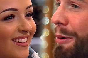 Woman took off her wig on first date and man’s reaction made her day