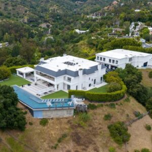 Exploring Jennifer Lopez and Ben Affleck’s  Million Mansion as the Singer Shares Uncommon Images of the Opulent Residence Adorned with Silver and Gold