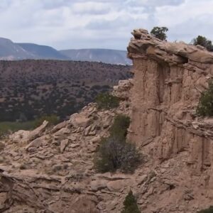 Men investigate noise from cave and make the discovery of a lifetime