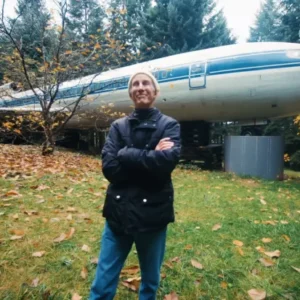 Man Spends Over 0,000 To Turn Plane Into His Home, Here’s What It Looks Like Inside