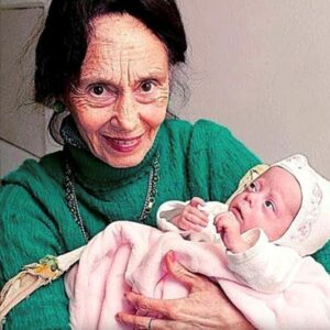 Mother welcomed her first child at the age of 66: This is their life today