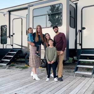 Family of 5 swap house life to live in an RV full time so they can be together as a family