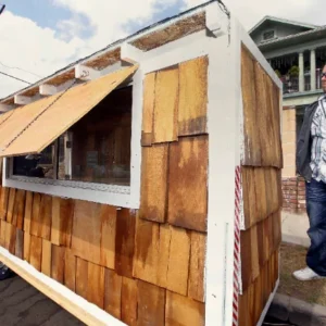 Man builds new home for homeless woman forced to sleep in dirt for a decade – thank you for your kindness