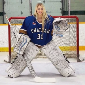 ‘World’s sexiest hockey’ player called ‘real life Barbie’ for ‘lock screen photo’ gift