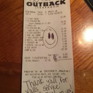 Four police officers grab a bite after a long shift – can’t believe what’s then written on their receipt