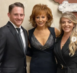 Reba McEntire’s only son marries, and fans’ hearts ‘expIoded’ as she danced with him at the beautiful wedding.