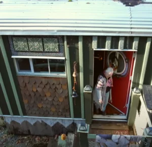 “Woman Creates Beautiful Tiny House”: Gathering Materials and Designing Her Own Dream Home