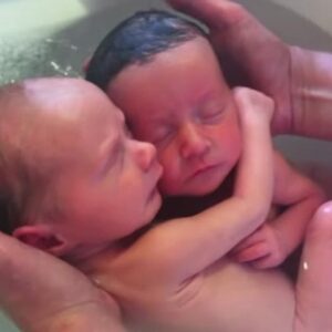 Newborn twins won’t stop cuddling like they did in the womb