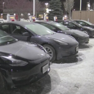 “Nothing. No Juice”: Desperate EV Owners Unable To Charge Cars In The Freezing Chicago Cold, Leading To “EV Armageddon” [WATCH]”