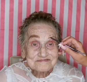 The 80-year-old granny gets amazing transformation by her granddaughter and becomes an Internet star