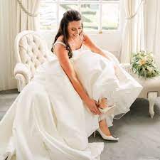 Furious bride refuses to tip 10% on wedding dress at bridal store