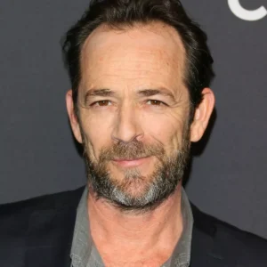Riverdale star Luke Perry’s autopsy – risky flight connection to ‘massive stroke’ Riverdale star Luke Perry’s autopsy – risky flight connection to ‘massive stroke’