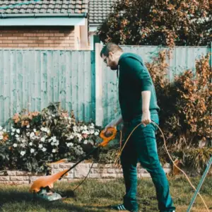 Single Dad Helps Old Lady Mow Her Lawn, Soon Gets A Shocking Call From Her Lawyer Single Dad Helps Old Lady Mow Her Lawn, Soon Gets A Shocking Call From Her Lawyer