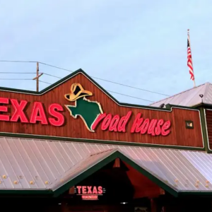 Single Photo Sparks Outrage as Family Denied Booth at Restaurant