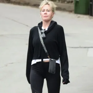 ‘Hot’ grandma, 54, ‘mistaken for a model’ says young guys love her toned torso ‘Hot’ grandma, 54, ‘mistaken for a model’ says young guys love her toned torso