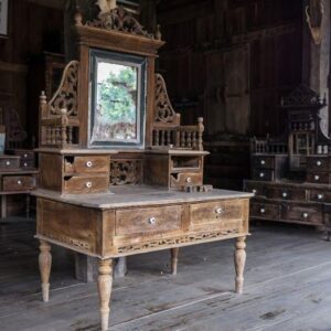 Make Your Vintage 1942 Vanity Table a Magnificent Centrepiece Make Your Vintage 1942 Vanity Table a Magnificent Centrepiece