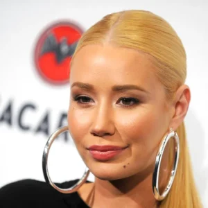 Iggy Azalea teases what ‘does it for her’ as curves spill out of string bikini Iggy Azalea teases what ‘does it for her’ as curves spill out of string bikini