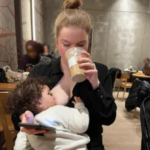 Mom ordered to cover herself up when she breastfeeds