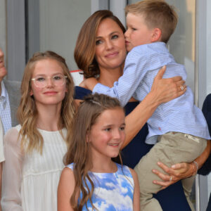 Jennifer Garner ‘proud to show off’ her boyfriend – and you might recognize him Jennifer Garner ‘proud to show off’ her boyfriend – and you might recognize him