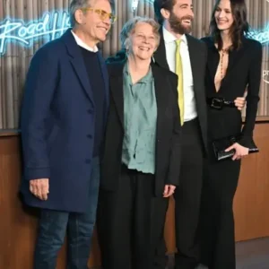 “I Love Her So Much”: 43-Year-Old Jake Gyllenhaal Appeared In Public With His Girl Friend – 15 Years Younger Than Him! “I Love Her So Much”: 43-Year-Old Jake Gyllenhaal Appeared In Public With His Girl Friend – 15 Years Younger Than Him!