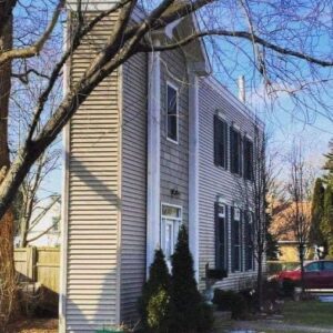 What architect built this house and who lives here? Before entering the narrowest house, no one had an idea that it looked so amazing from the inside! See its interior in this article!