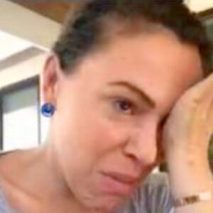 Alyssa Milano Breaks Down On Twitter: “Nobody Will Hire Me” Alyssa Milano Breaks Down On Twitter: “Nobody Will Hire Me”