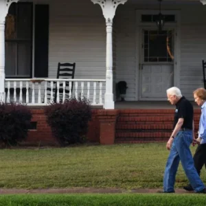 Former President Jimmy Carter Lives In House Worth 0,000 And Shops At The Local Dollar General