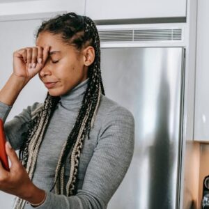 ALARMING NECK SYMPTOMS YOU SHOULD NEVER IGNORE: COULD YOU BE AT RISK
