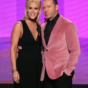 At IHOP, Donnie Wahlberg gives a single mother a staggering tip At IHOP, Donnie Wahlberg gives a single mother a staggering tip