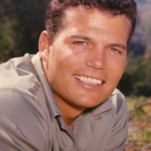 Who remembers this handsome guy, the son of one of the most famous actors ever, Well he was a true heartthrob, but today he is 84