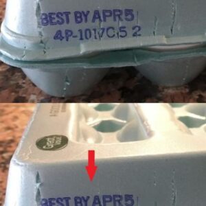 Pay attention to this date from now on. It’s not an ordinary expiration date. After working for years and years in grocery stores, I see that most people just randomly buy eggs without really noticing this detail