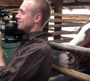 (VIDEO)Man Tries Not To Laugh While Filming, Horse’s Next Move Has People Crying With Laughter