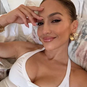 Jennifer Lopez Looks Amazing in a Swimsuit for Her 55th Birthday, Leaving Everyone Asking the Same Question.