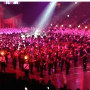 “Amazing Grace” performed by 200 bagpipes brings audience to tears “Amazing Grace” performed by 200 bagpipes brings audience to tears