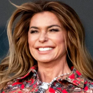 Fans React to Shania Twain, 59, Wearing a ‘Diaper’ During Her Recent Performance – Photos