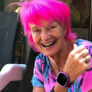 MY MOM STARTED DYEING HER HAIR A BRIGHT PINK AFTER TURNING 70, AND I DON’T LIKE IT.