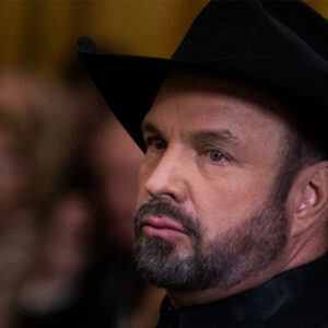 Garth Brooks moved to tears by Kelly Clarkson’s ‘The Dance’ cover