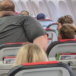 Photo of passenger on flight goes viral, has everyone saying the same thing Photo of passenger on flight goes viral, has everyone saying the same thing