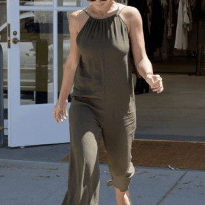 Who Is This Mystery Beauty?: Fans Are Surprised By Her Unrecognizable Look!