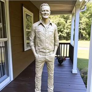 The Statue on My Porch Looked Just Like My Husband – What I Discovered Next Changed Everything The Statue on My Porch Looked Just Like My Husband – What I Discovered Next Changed Everything