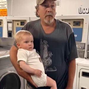 The Man Who Wanted to Hold My Grandson at the Laundromat—What Happened Next Shook Me