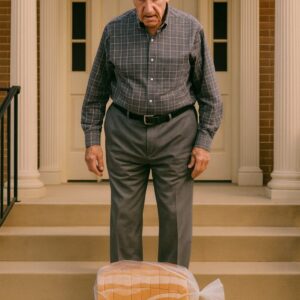 Every day the pensioner found a fresh loaf of bread in cellophane on his porch: he didn’t know where the bread came from, and when he went to the police, he was horrified
