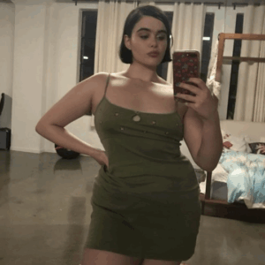 “Incredible legs!”: The world’s most stunning plus-size model flaunted her curves in tiny shorts. “Incredible legs!”: The world’s most stunning plus-size model flaunted her curves in tiny shorts.