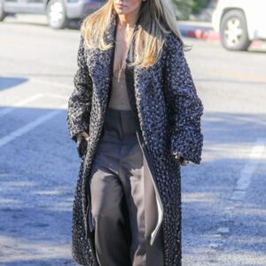 Jennifer Lopez Proves Confidence Never Ages — Her Bold Look Sparks Conversation, Not Controversy